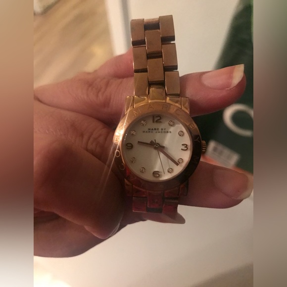 « ROSE GOLD » Marc Jacobs watch- Small Wrist only - Picture 3 of 4